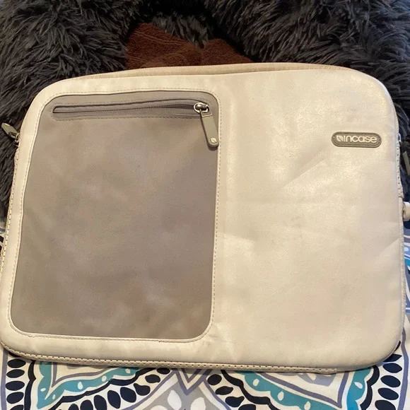 Incase 13 inch PC or tablet case - Picture 1 of 1